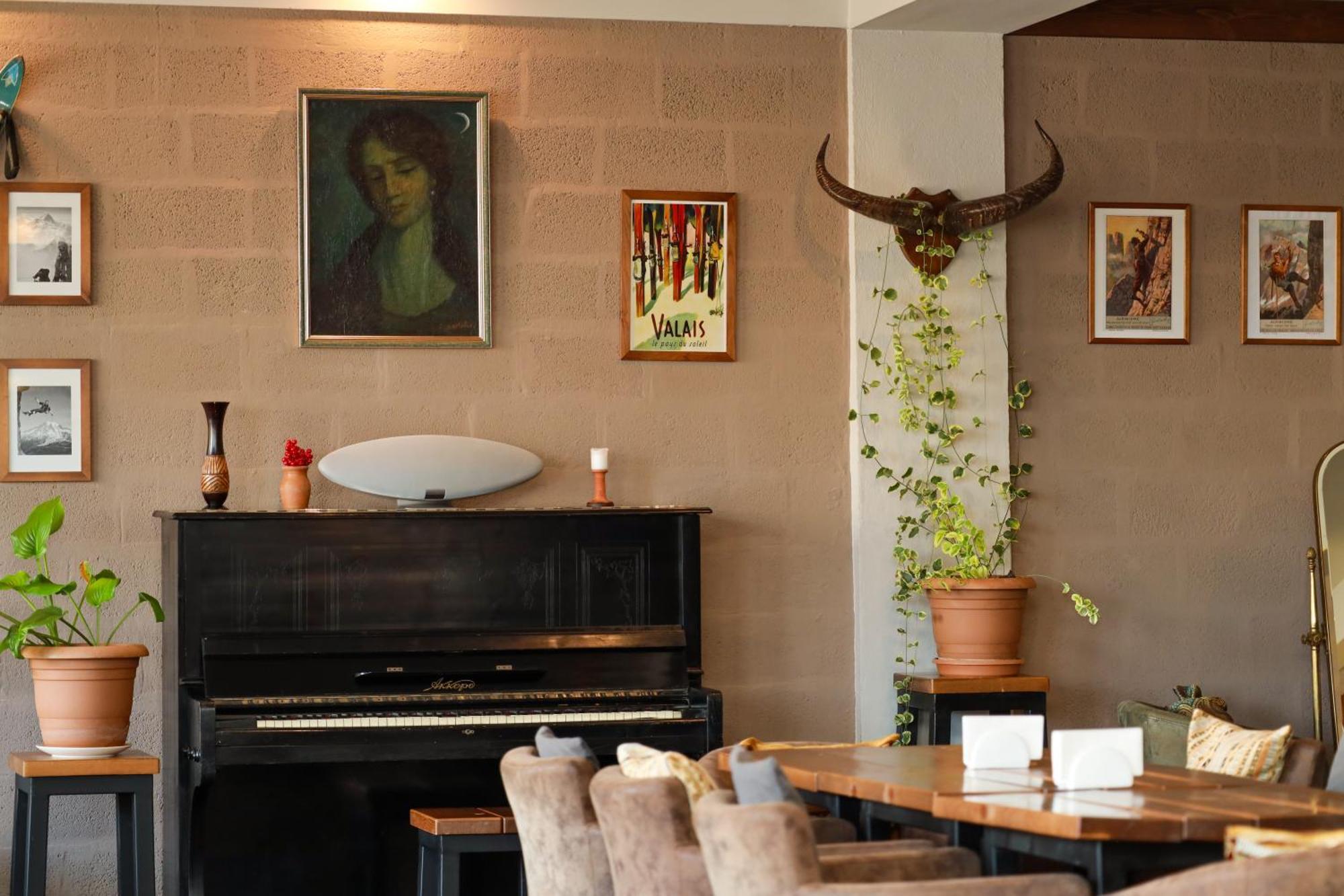 Alpine Lounge Boutique Hotel Kazbegi Exterior foto